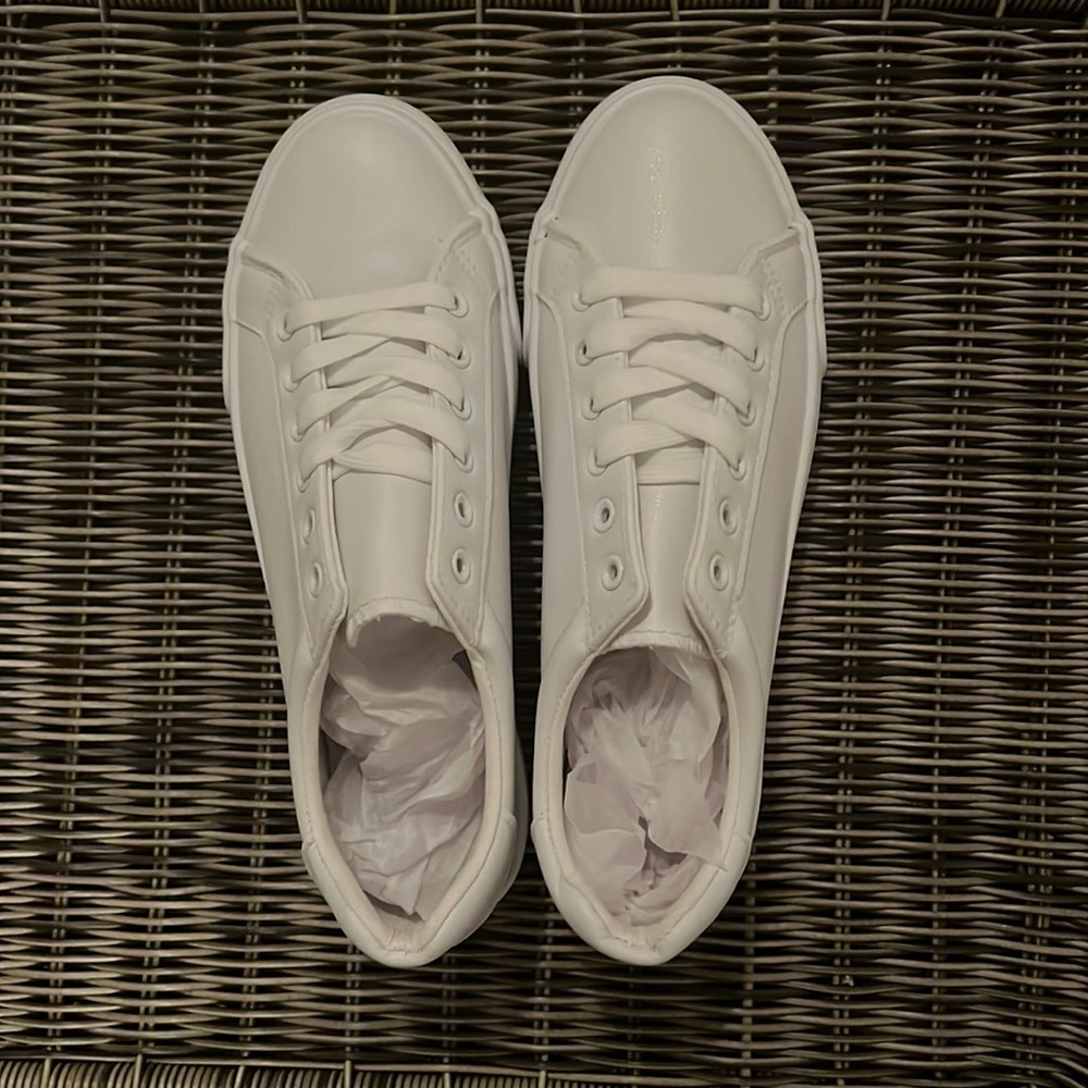 White shoes size 9 women’s